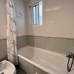 Welcoming Seafront Tv15 Апартаменты