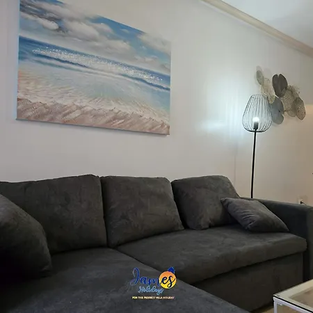 Welcoming Seafront Tv15